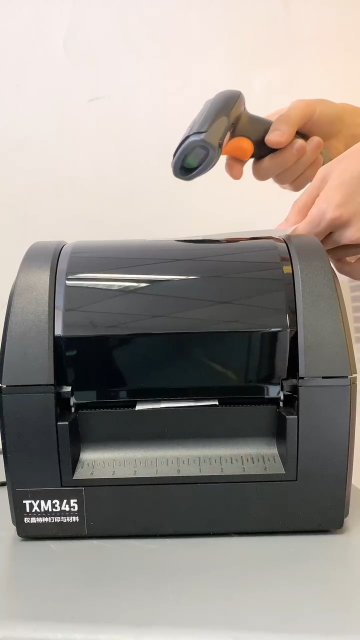 扫条形码自动打印条形码，可用可不用电脑，提升效率，简化生产，不易出错，权昌600点分辨率印刷条形码打印机